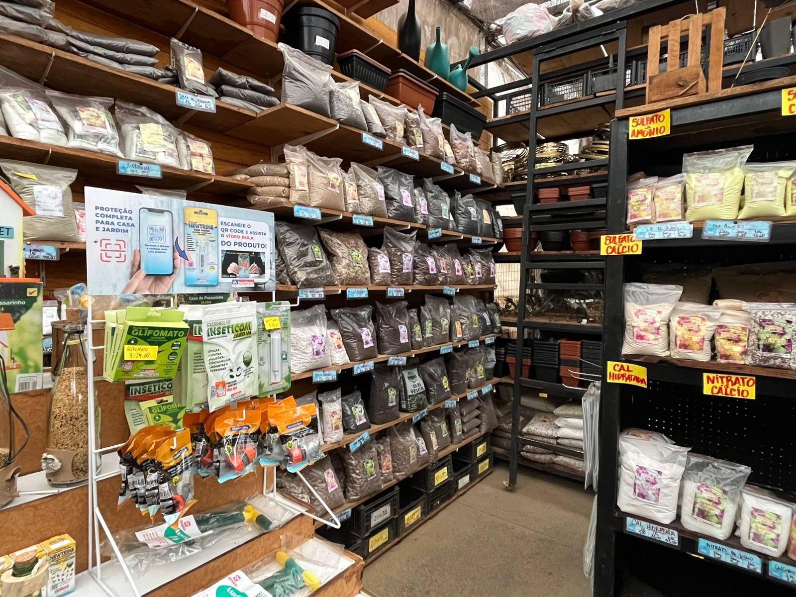 Equipe e atendimento na loja Hobby Verde CEASA